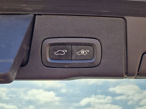Used 2024 Volvo XC60 B5 Plus w/ Protection Package Premier AWD/4WD image 15