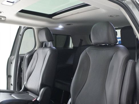 Used 2026 Kia Carnival SX w/ SX Dark Edition Package FWD image 24