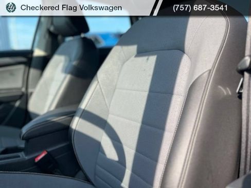 Used 2025 Volkswagen Jetta SE FWD image 23