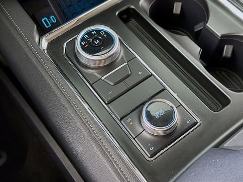 Used 2024 Ford Expedition XLT image 17