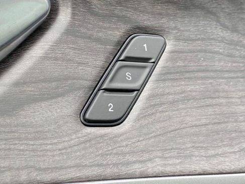 Used 2021 Jeep Grand Cherokee L Limited w/ Luxury Tech Group II image 23