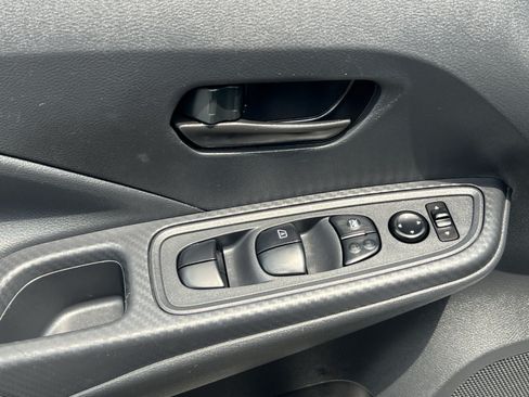 Used 2025 Nissan Versa S FWD image 14