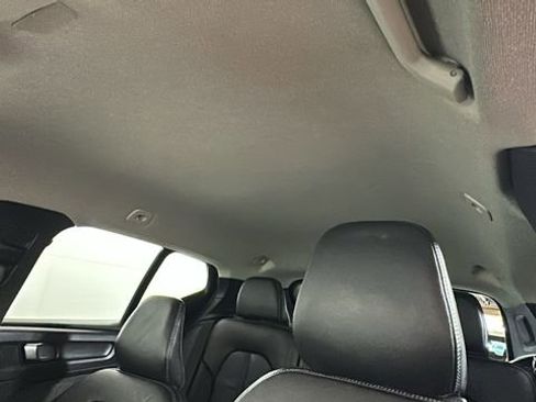 Used 2022 Volvo XC40 T5 Momentum AWD/4WD image 12