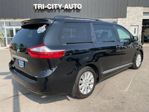 Used 2016 Toyota Sienna Limited w/ Protection Package FWD image 7