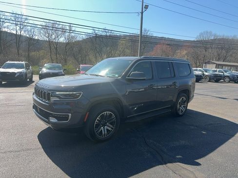 Used 2022 Jeep Wagoneer Series III w/ Flexible Seating Group image 4