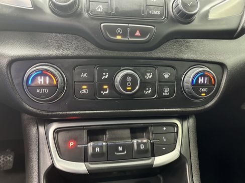 Certified 2024 GMC Terrain SLT image 22