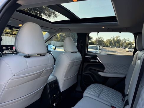 New 2025 Mitsubishi Outlander SEL image 17