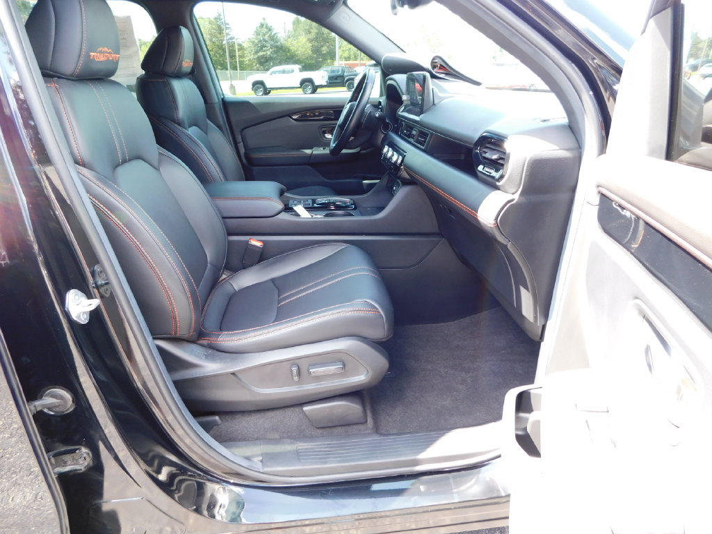 Used 2025 Honda Pilot TrailSport image 18