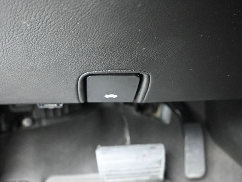 Used 2017 Cadillac Escalade ESV Luxury image 32