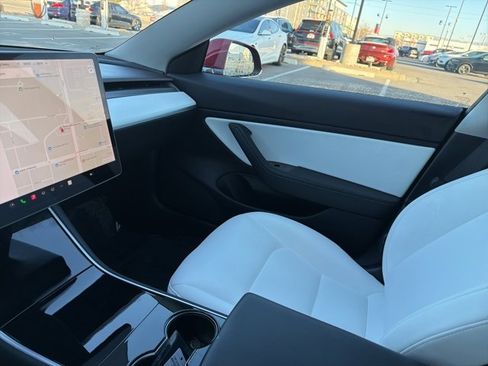 Used 2019 Tesla Model 3 Performance image 23