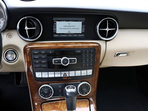 Used 2014 Mercedes-Benz SLK 250 image 27