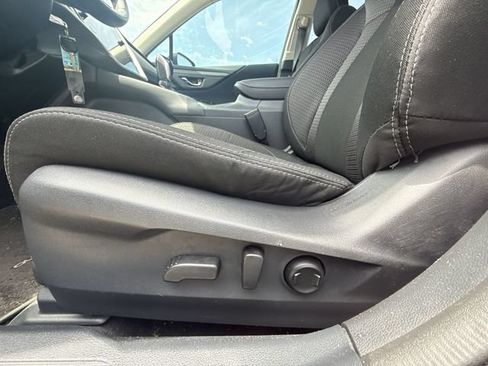 Used 2025 Subaru Outback Premium AWD/4WD image 12