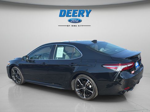 Used 2019 Toyota Camry XSE FWD image 3
