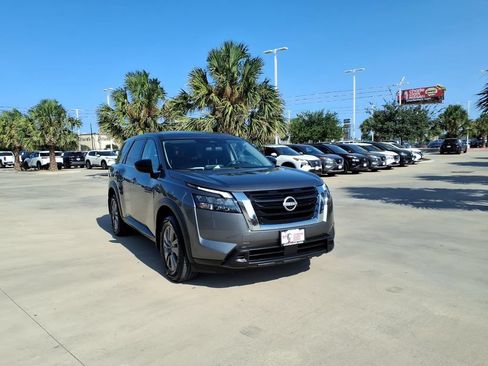 Used 2023 Nissan Pathfinder S FWD image 7
