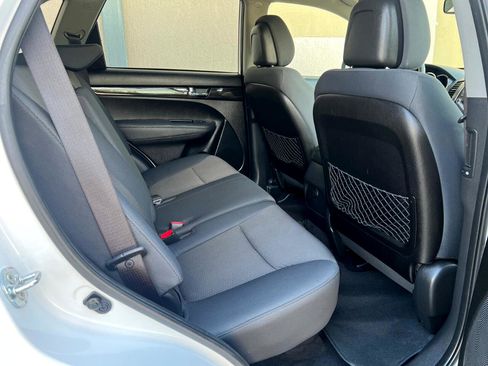 Used 2013 Kia Sorento LX w/ Convenience Pkg image 25