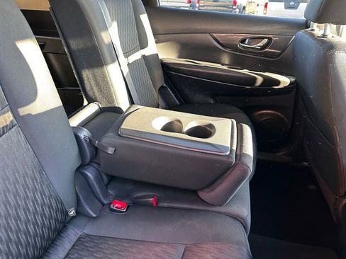Used 2018 Nissan Rogue SV w/ Premium Package image 32