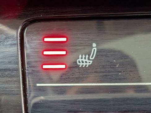 Used 2025 Volkswagen Jetta SE w/ Sunroof Package image 32