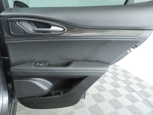 Used 2020 Alfa Romeo Stelvio image 27