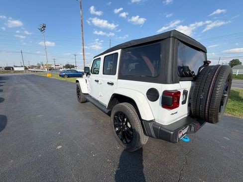 Used 2023 Jeep Wrangler Unlimited Sahara w/ Cold Weather Group image 5
