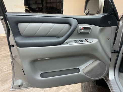 Used 2003 Toyota Land Cruiser image 16