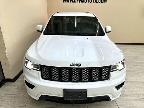 Used 2022 Jeep Grand Cherokee Laredo X image 4