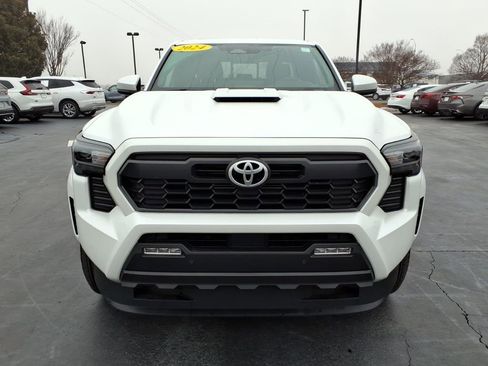 Used 2024 Toyota Tacoma TRD Sport w/ TRD Sport Upgrade Package image 8