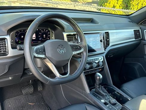 Used 2023 Volkswagen Atlas Cross Sport SE w/ Panoramic Sunroof Package image 19