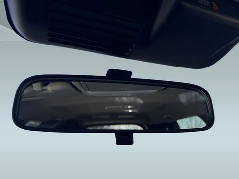 Used 2024 Mitsubishi Outlander SE image 17