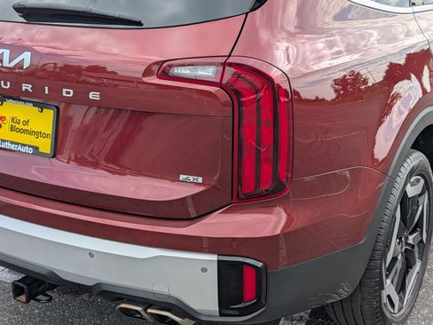 Certified 2024 Kia Telluride S w/ S Sunroof Package AWD/4WD image 17