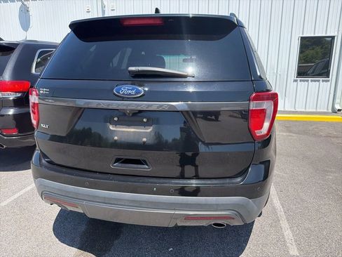 Used 2017 Ford Explorer XLT w/ Equipment Group 202A image 7