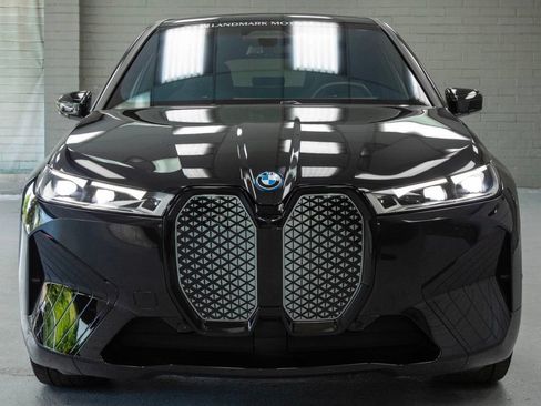 Used 2024 BMW iX xDrive50 w/ Premium Package AWD/4WD image 5