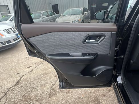 Used 2021 Nissan Rogue SV image 15