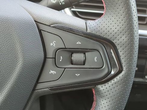 Used 2025 Chevrolet Trax RS w/ Driver Confidence Package image 27