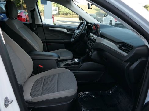 Used 2022 Ford Escape SE w/ SE Sport Appearance Package image 29