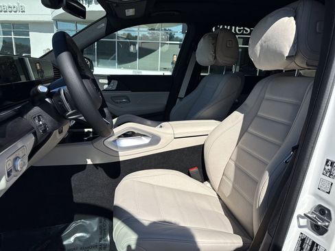 New 2026 Mercedes-Benz GLS 580 4MATIC image 10