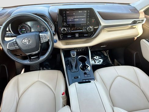 Used 2021 Toyota Highlander XLE image 16