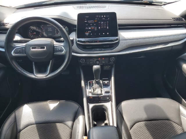 Used 2022 Jeep Compass Latitude w/ Convenience Group AWD/4WD image 3