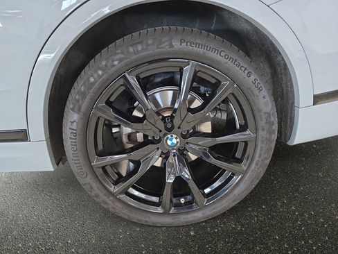 Used 2024 BMW X7 xDrive40i w/ M Sport Package AWD/4WD image 32