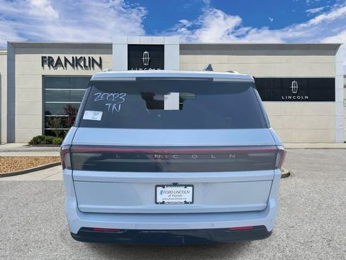 New 2025 Lincoln Navigator Reserve w/ Jet Appearance Package AWD/4WD image 4