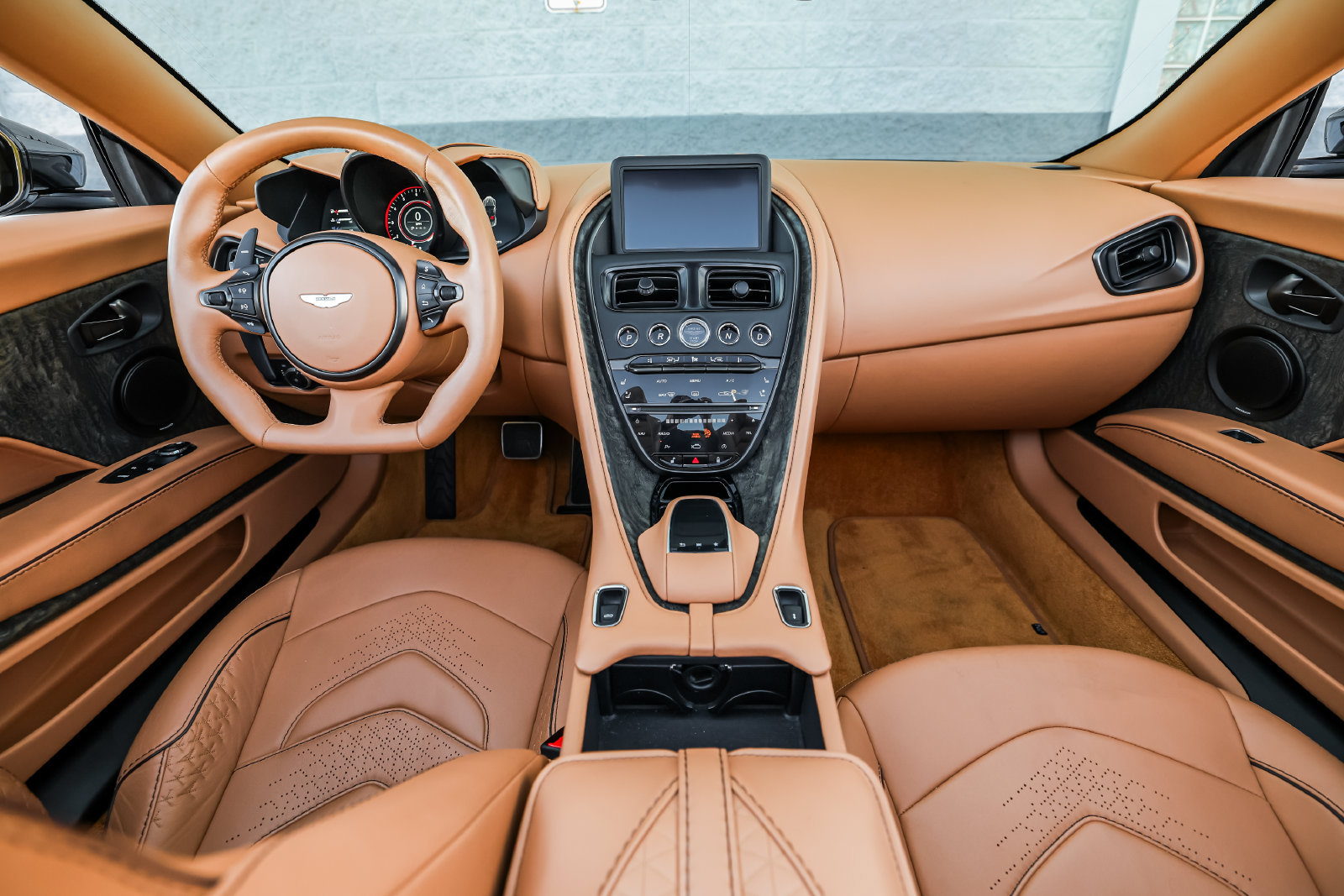 Used 2022 Aston Martin DBS Superleggera Volante RWD image 4