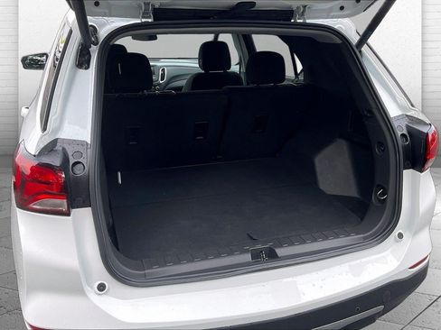 Used 2024 Chevrolet Equinox LT FWD image 4