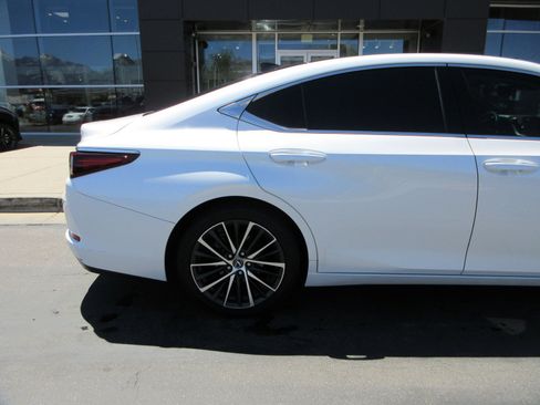 Used 2022 Lexus ES 350 w/ Premium Package FWD image 10