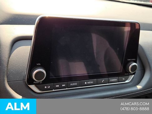 Used 2025 Nissan Rogue SV FWD image 19