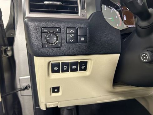 Used 2023 Lexus GX 460 Premium w/ Premium Package image 20