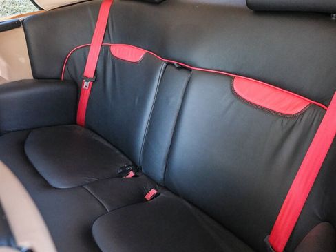 Used 2010 Rolls-Royce Phantom Drophead Coupe image 37