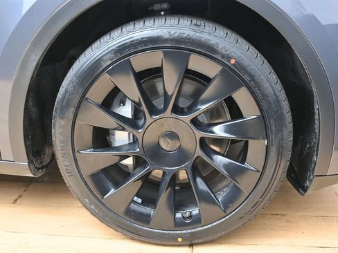 Used 2023 Tesla Model Y Long Range AWD/4WD image 12