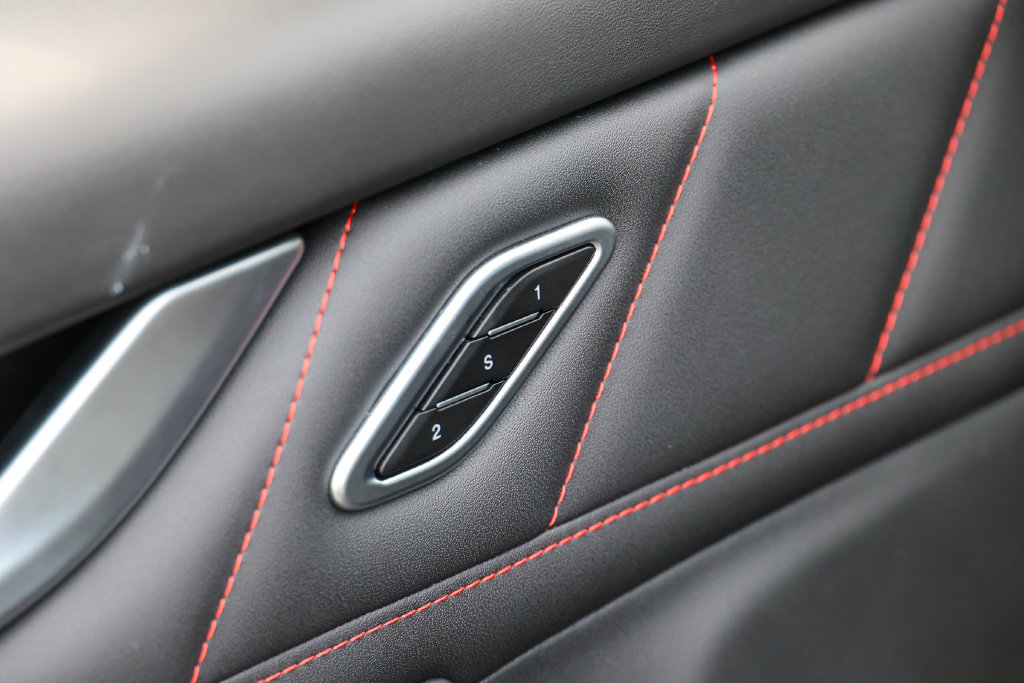 Used 2023 Maserati Levante GT AWD/4WD image 5