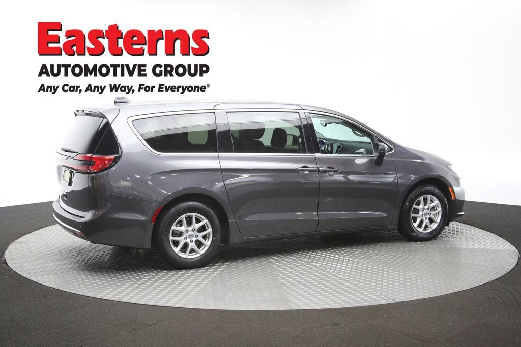 Used 2023 Chrysler Pacifica Touring-L FWD image 46