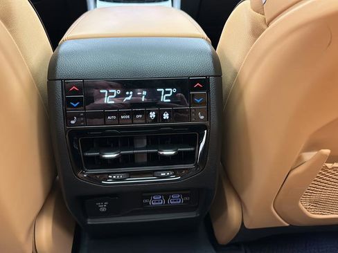 Used 2023 Jeep Grand Cherokee Summit w/ Advanced Protech Group IV AWD/4WD image 11
