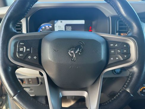 Used 2023 Ford Bronco Badlands image 12